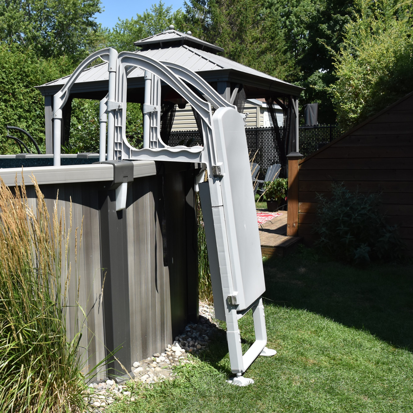 Échelle-extérieure-avec-portière-sécuritaire-ACM-124-4