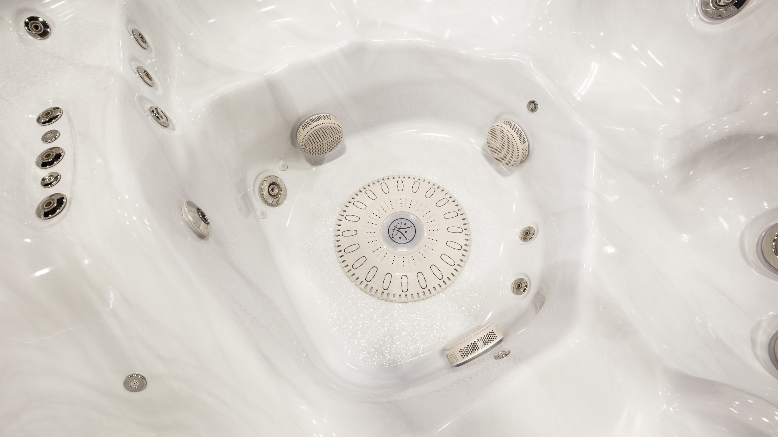 Spa-Autonettoyant-Hydropool-Signature-679-Platinum-2025-2